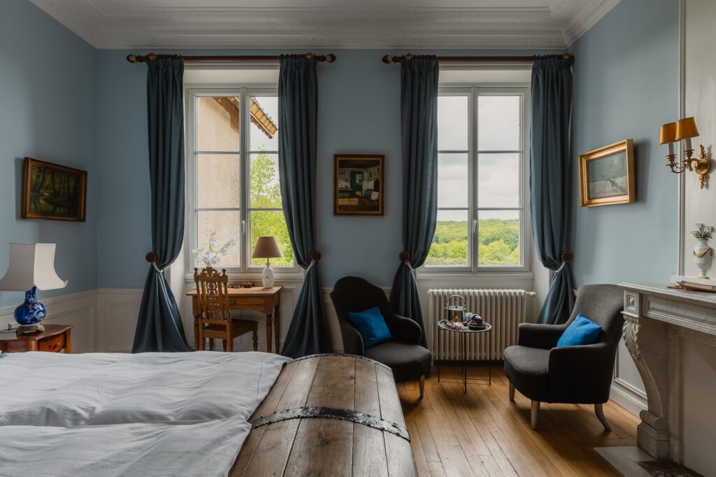 Chambre supérieure avec vue sur les jardins et la nature normande